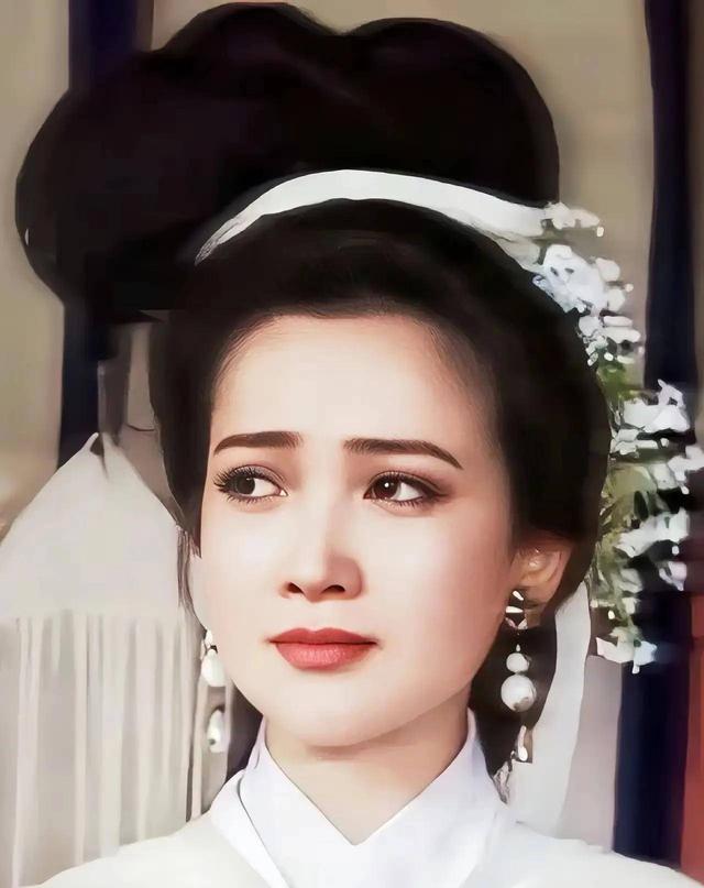 名气再大也没用！何晴晚年生活拮据,唯一房子留给儿子,一事成遗憾