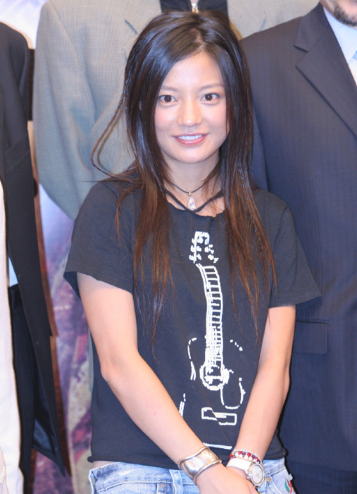 封杀4年	，赵薇做梦也没想到，如今56岁哥哥竟成了自己的“救赎	”