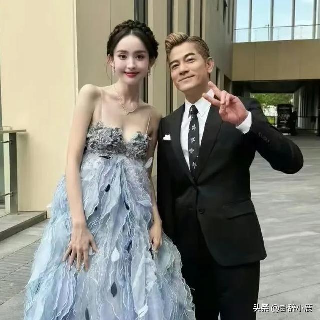 难怪郭富城忍不住合照！这女人风情万种，连我都被迷得七荤八素！