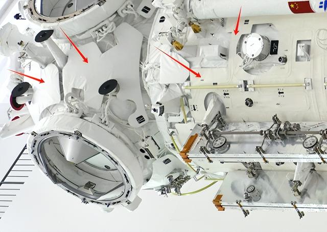 神舟二十飞船遭撞击，太空碎片威胁升级，航天员如何平安回地球？