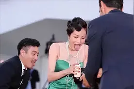 肩带崩断、裙底露底裤，15位女星红毯“大泄春光”，太尴尬了图片