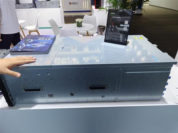 旭祥WAIC 2025首秀惊艳！七彩虹做AI还真有点东西