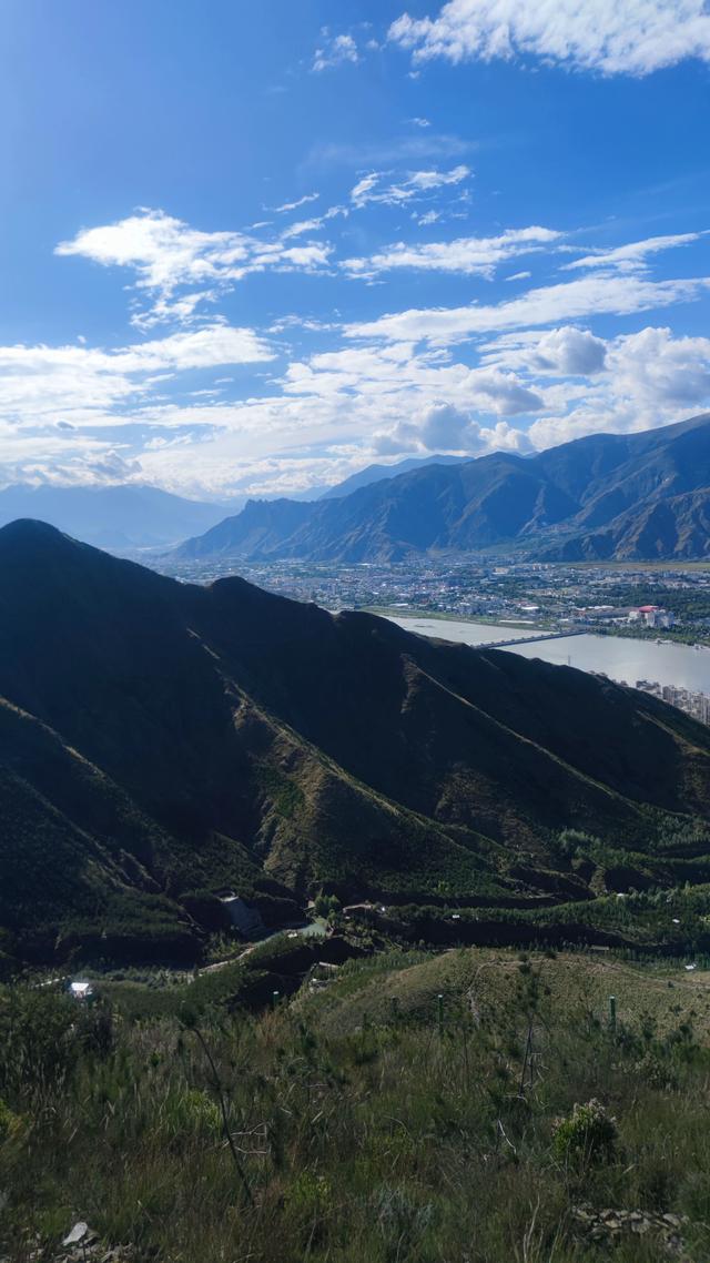 爬拉萨南山公园