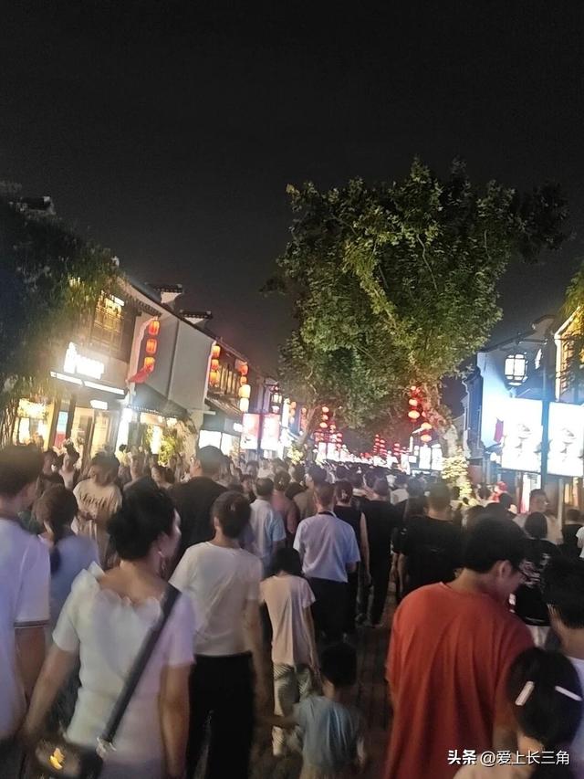 太火爆！无锡南长街深夜依旧“人从众”，日均客流20万人次！