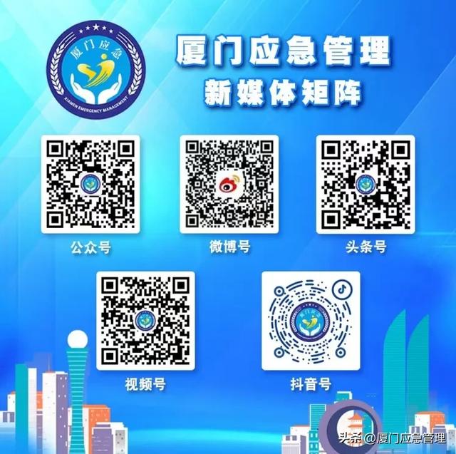 在建铁路突发事故！起重机砸中行驶中列车	，已致22死55伤！