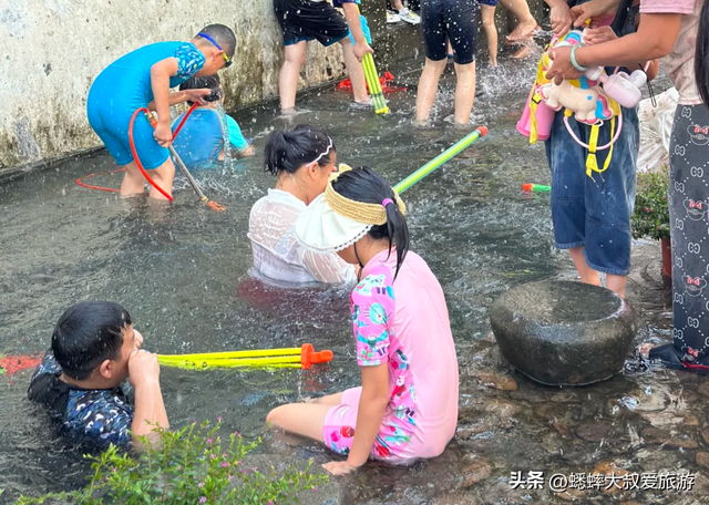 这个夏天，来杭州古村“泼水节”吧，独特消暑玩法，让全家乐翻天