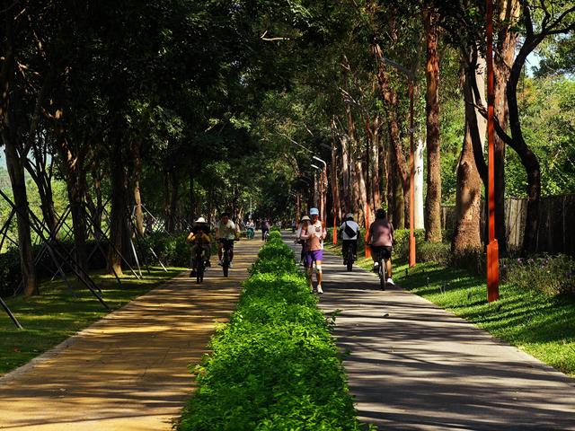 从学苑大道入大沙河绿过大学城后进深圳弯公园流花山景点【高清】