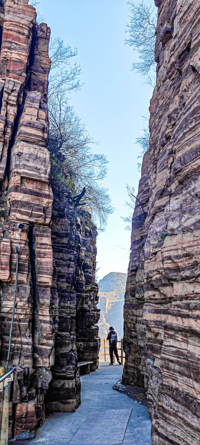 游东太行，望群山 ，感悟‘云海翻腾走龙蛇，绝壁生辉见奇峰’