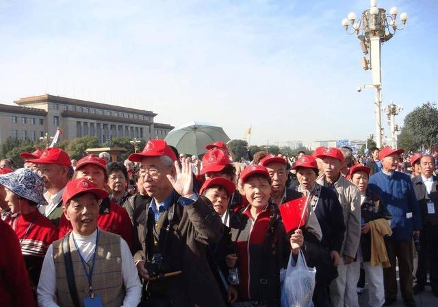 旅游业大降温！暑假过半宁愿宅家吹空调也不旅游？年轻人醒悟了！