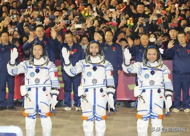 神舟二十一号 3.5 小时对接天宫，从 2 天到闪送，中国航天咋这么牛？