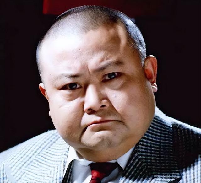 他是抗日英雄，一生娶了40多个老婆	，83岁去世，死后44年才下葬