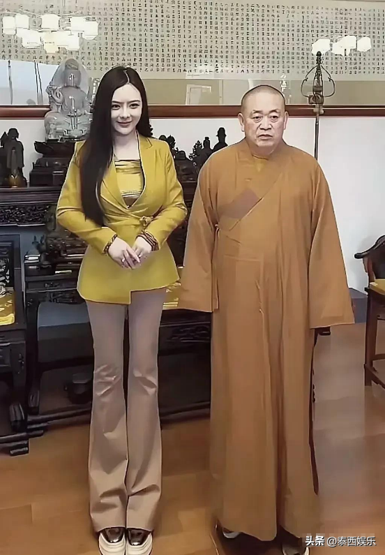 释永信与美女的同框，个个肤白貌美，10年前就曾被举报私生活混乱