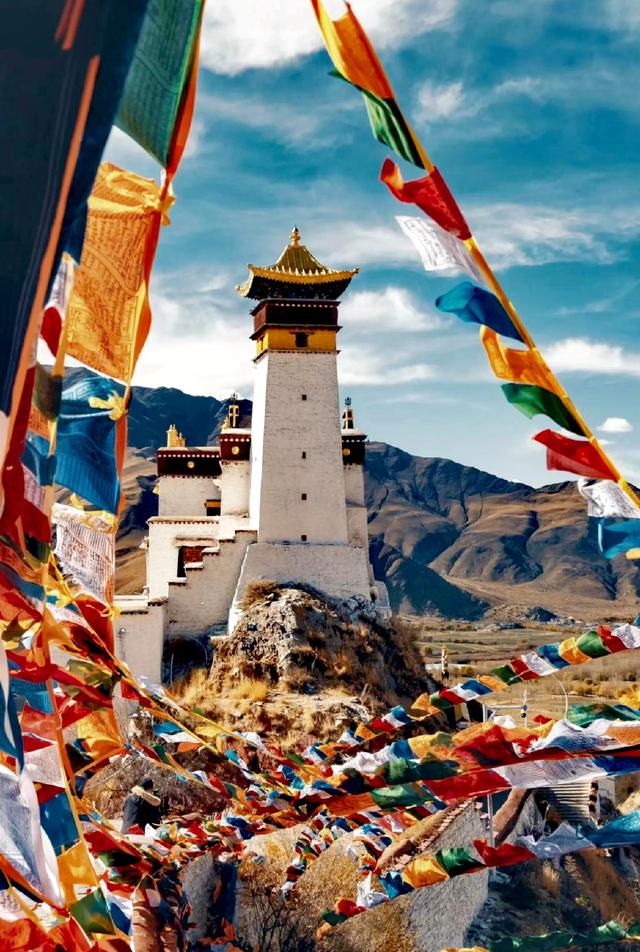 山南•乃东，西藏历史上的第一座宫殿雍布拉康，雄伟壮观