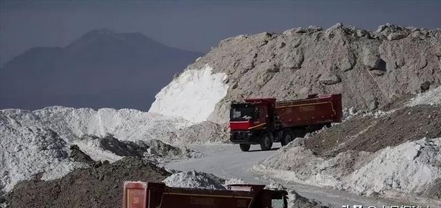 对华合约全部撕毁！中国又一伙伴背后捅刀子，骗走了20亿倒向美国