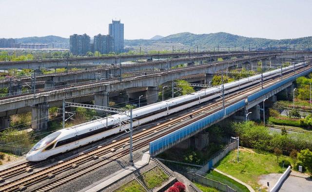 高铁建设真在降温吗？国家要求严了，但未来5年还要建设1万多公里