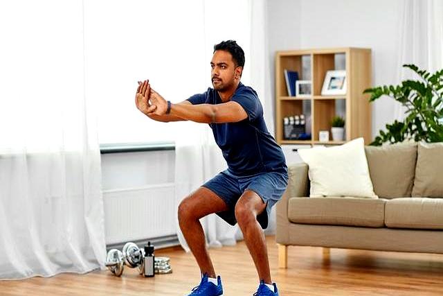 都50岁了还能深蹲吗？把动作做对，好处意想不到！