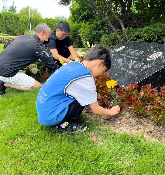 汪雨小20岁老婆：毕业于上海财经，曾留学英国，妈妈是小学老师