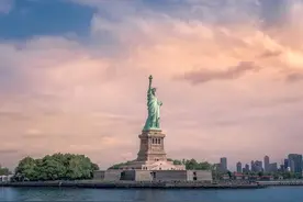 美式宣传队惨遭断供：1300名"自由之声"员工集体放大假图片