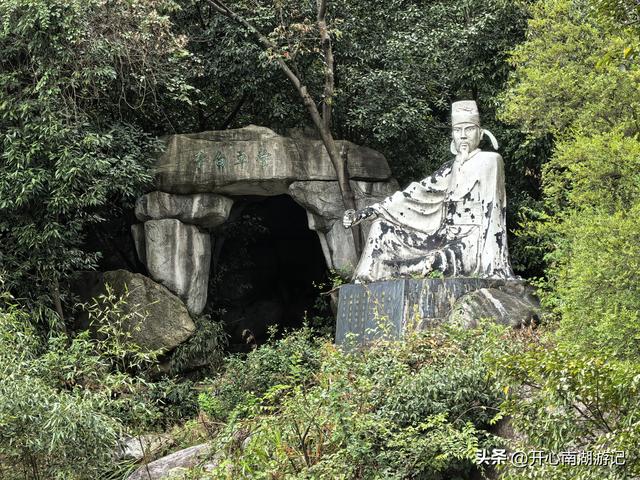 2025年秋老姐俩江西行，寻访“飞流直下三千尺”所描绘的景色