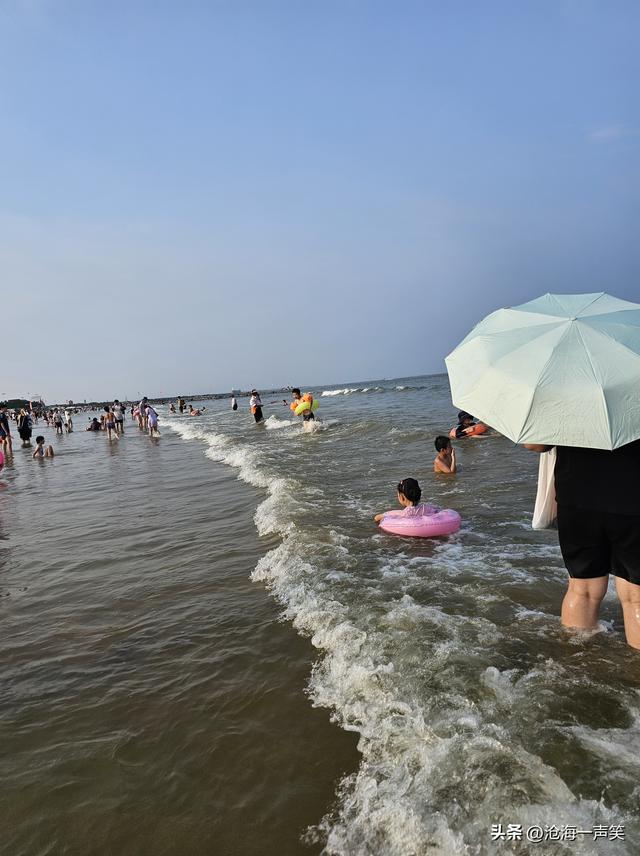 大海的魅力，有夕阳西下，有浪声阵阵，有欢笑追逐，有涛声滚滚