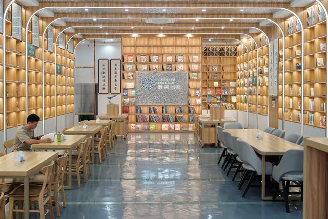 今天,深圳正式迎来......