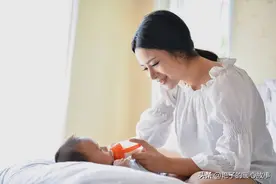 公公每天不敲门进我的房间，我用一句话就让他知难而退图片