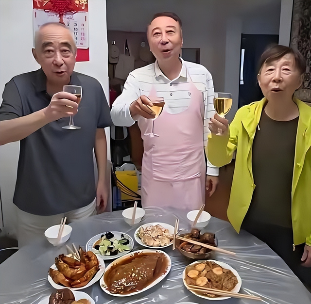 闫学晶没想到，2026年刚开始，68岁老搭档冯巩就给她上了生动一课