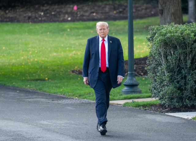 令人震惊！特朗普失控了	，美国失控了，我们该怎样应对？