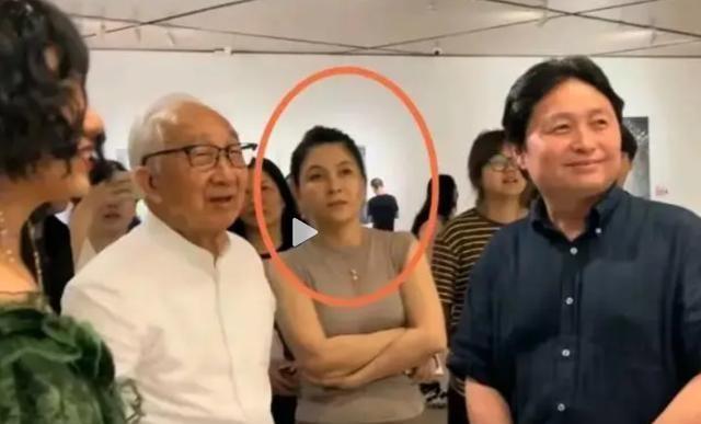 知名演员嫁大44岁老艺术家，现丈夫91岁垂垂老矣	，她47岁貌美如花