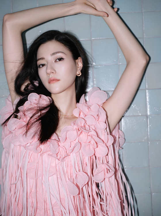 霍启山新恋情曝光不到1天，女方身份被扒光，整个霍家坐不住了！