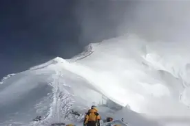 珠穆朗玛峰怎么了？山顶发现不该存在的东西，科学家：不是好事！图片