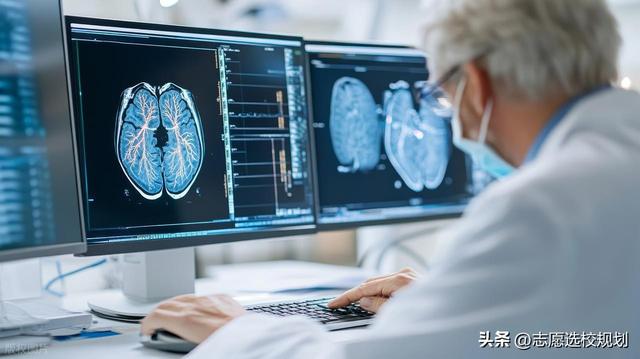 医学影像学专业就业全攻略：前景好但有门道，选对方向少走弯路