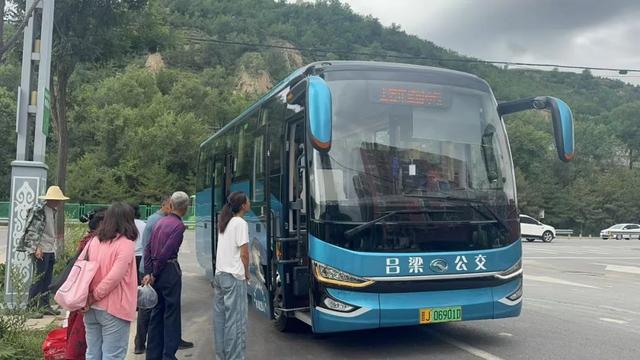 乘旅游公交专线 享吕梁山水之美