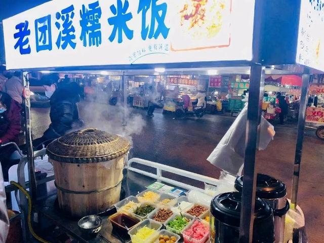贵州餐桌硬通货：团溪糯米饭，30年老灶木甑蒸出“糯香炸弹”！