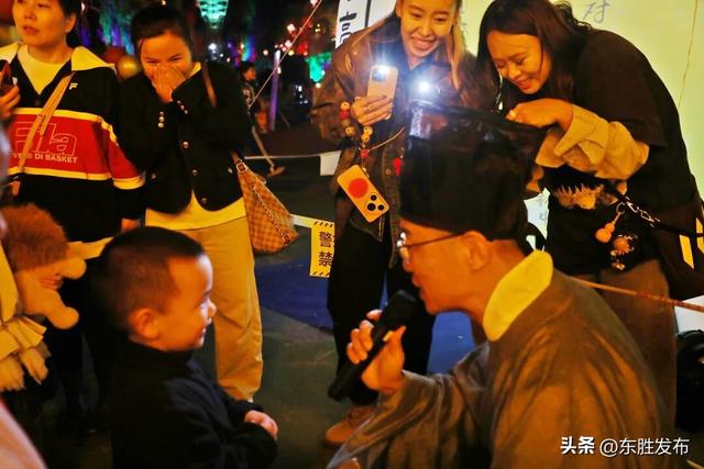 人气爆棚！假期首日东胜这里嗨翻天！