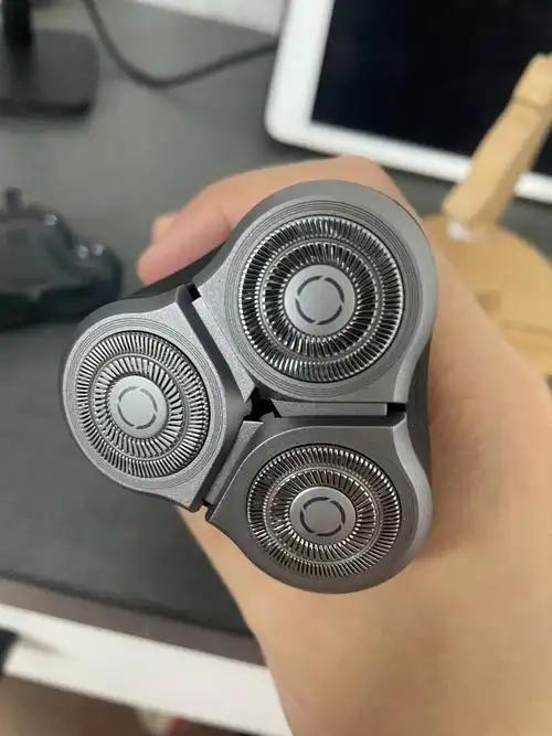 往复式和旋转式剃须刀哪个好？如何选电动剃须刀？这样不踩坑！