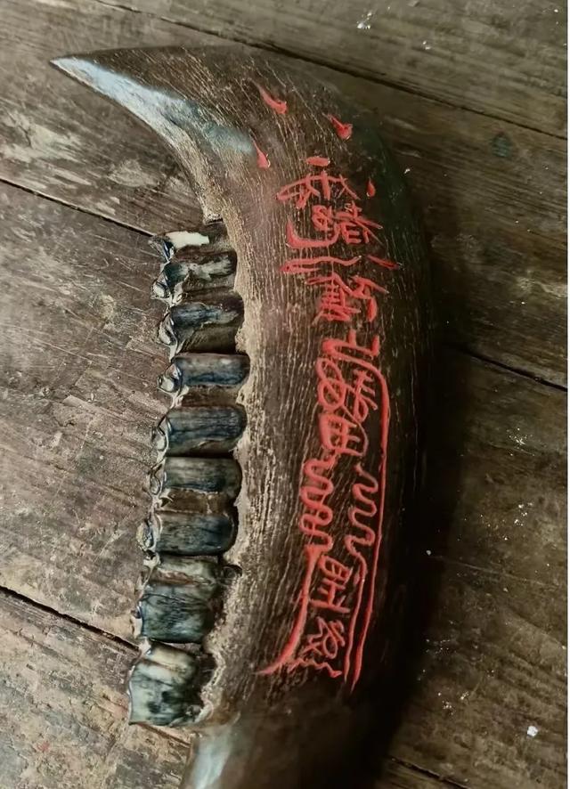爷爷留下的罕见老物件，很多人都叫不出名，不知有收藏价值吗？