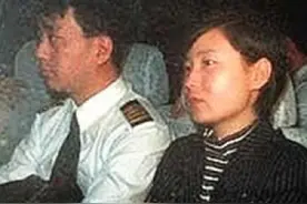 1998年月薪过万的机长袁斌，携妻子劫机逃往台湾省，后来结局如何图片