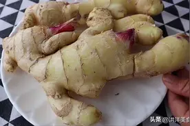 生姜买回来后容易腐烂，只需要1把大米，放半年都不坏，涨知识了图片