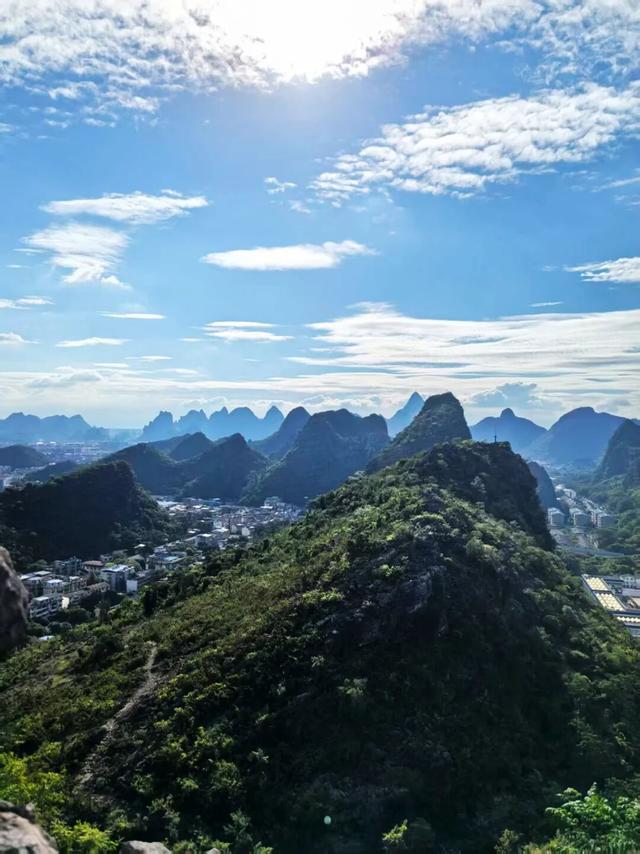 桂林：登峰尽赏满城秋！
