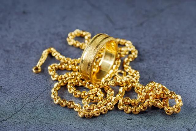 黄金越黄,纯度越高?