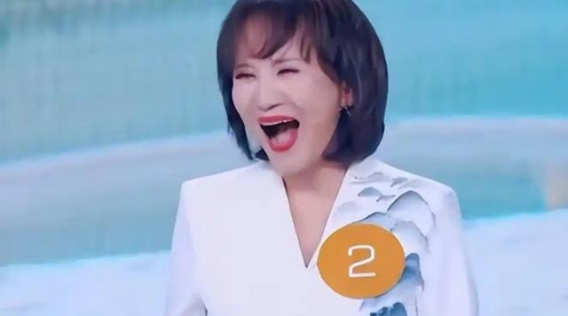 事业巅峰远赴美国，被老外“玩腻”后晚年回国，如今变成了这样！