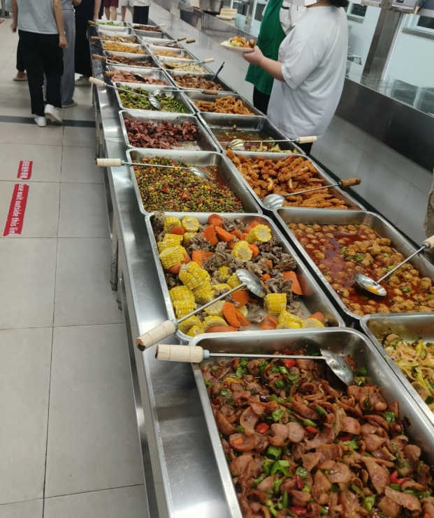 北京下了死命令，2027年底前，所有中小学必须告别“校外配餐”