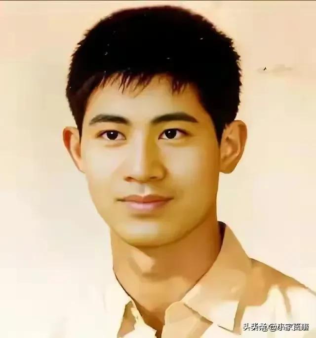 1982年，我爸把铁饭碗让给了二叔，如今二叔一家却要养我们三代人