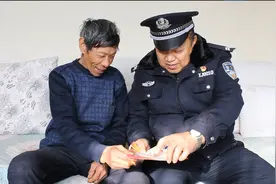 平凡坚守映党旗 忠诚誓言耀警徽——“辅警之星”严文斌图片