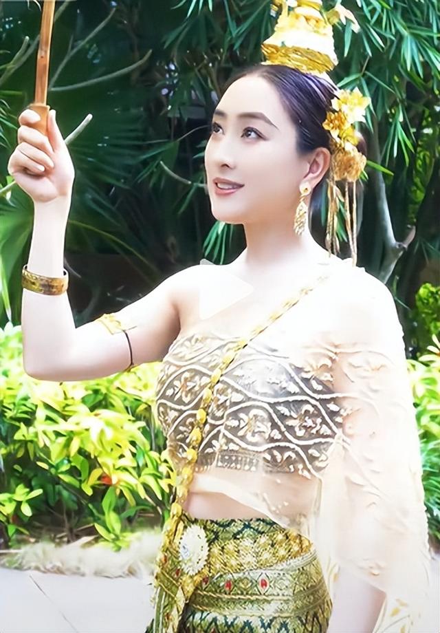 和孔令辉分手12年，被黑人驼肩上的马苏	，如今的下场怪不了别人