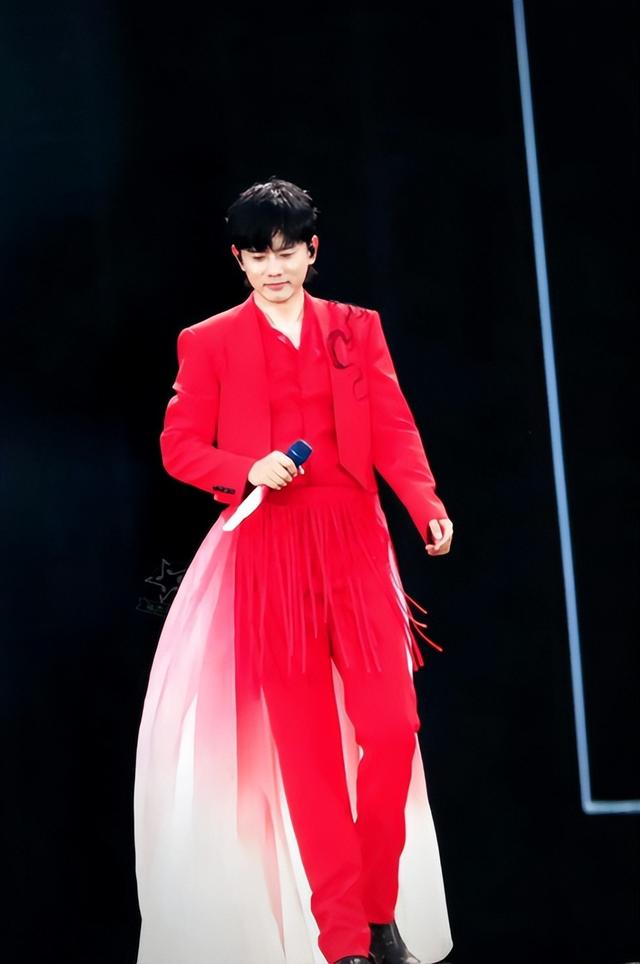 央媒发文，高调官宣42岁张杰喜讯，全网恭喜，终于等到这一天