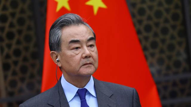 美航母舰队进战位,委电话打到北京,救不救马杜罗?王毅斩钉截铁