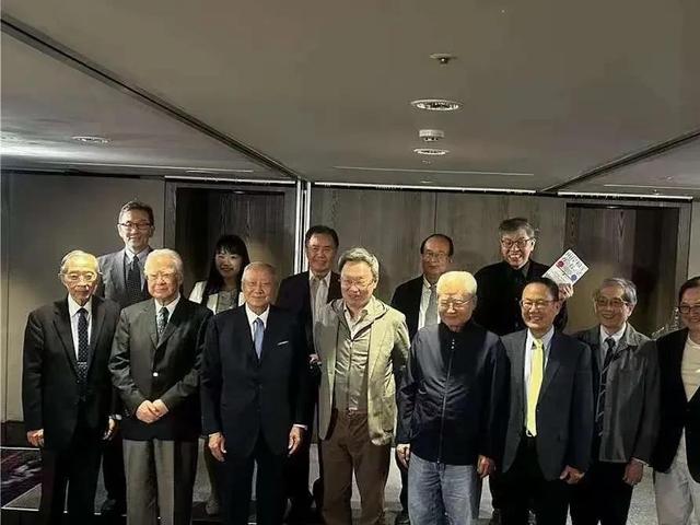 起风了	，郑丽文即将登机，翁晓玲先行抵达，蓝营提出两岸新主张