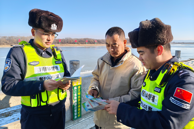 绝美“文封江”！乌苏里江进入流冰期，“跑冰排”景观再现